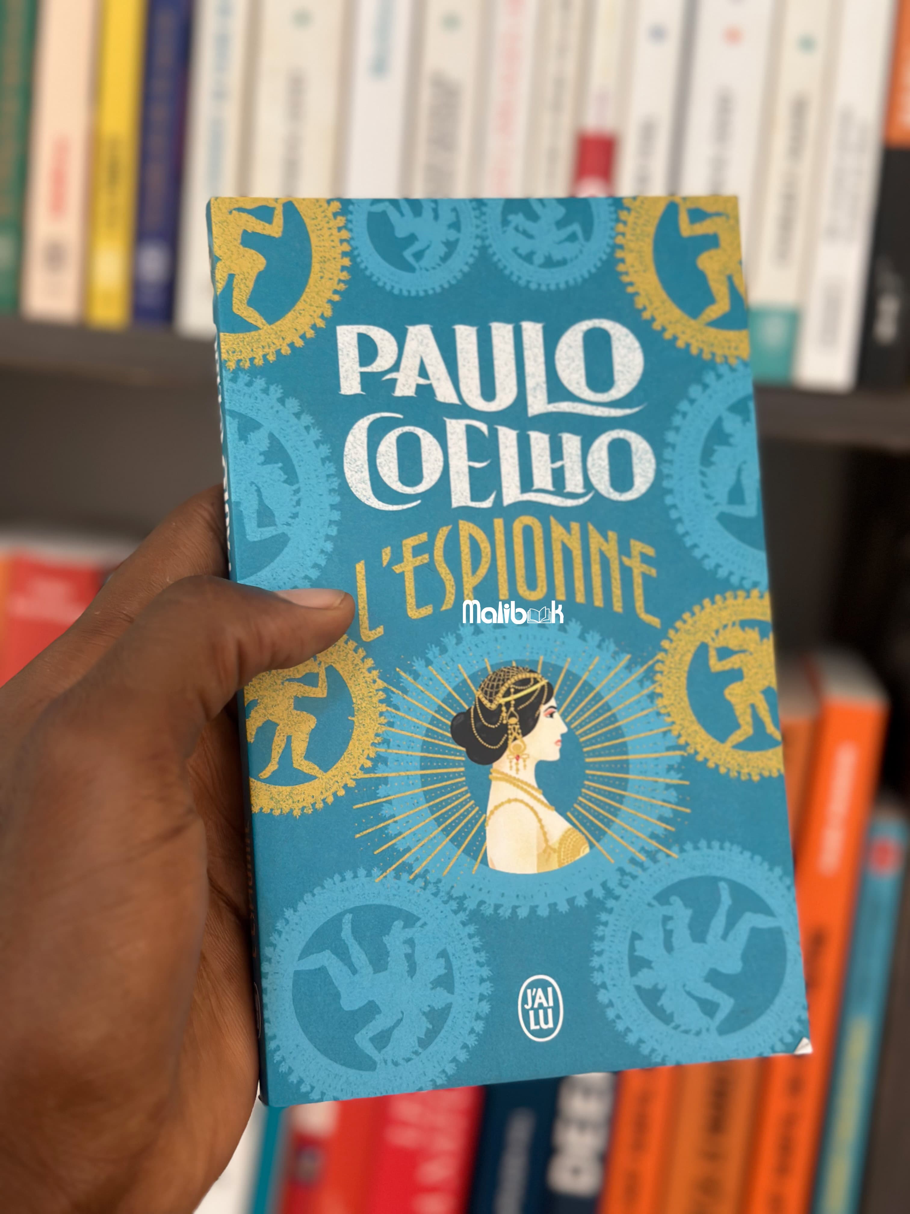 L'ESPIONNE — PAULO COELHO